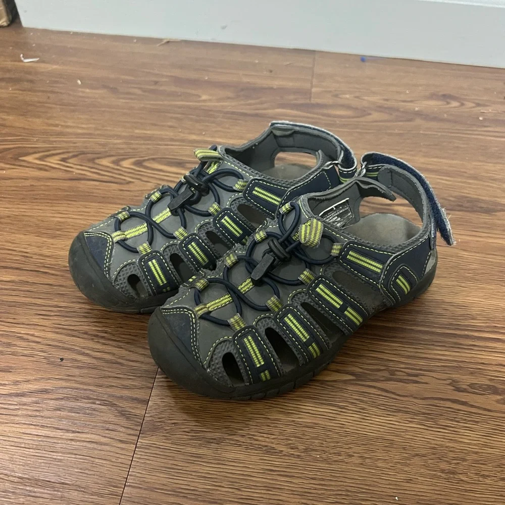 Khombu Gray Dillon Water Hiking Sandals Size 1 Youth